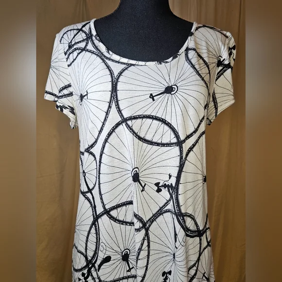 W5 Anthropologie Bicycle White Wheel Print Tunic With Black Bicycle Wheeles - Picture 3 of 9
